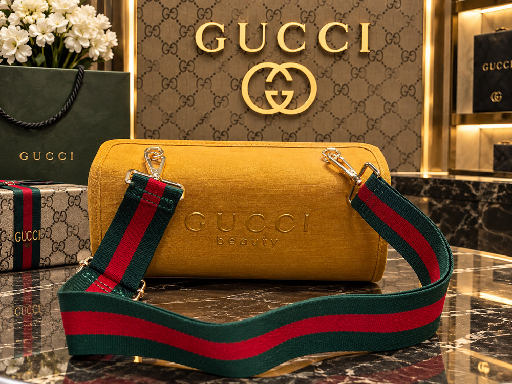 Gucci - Picture 1 of 15